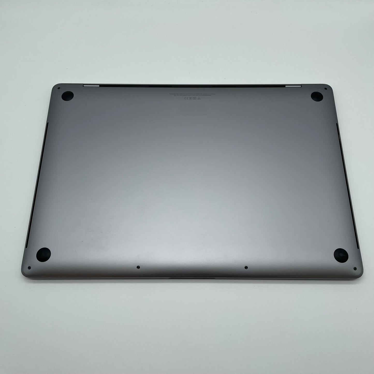 2019 Apple MacBook Pro 16" i9 2.4GHz 32GB RAM 512GB SSD Silver A2141