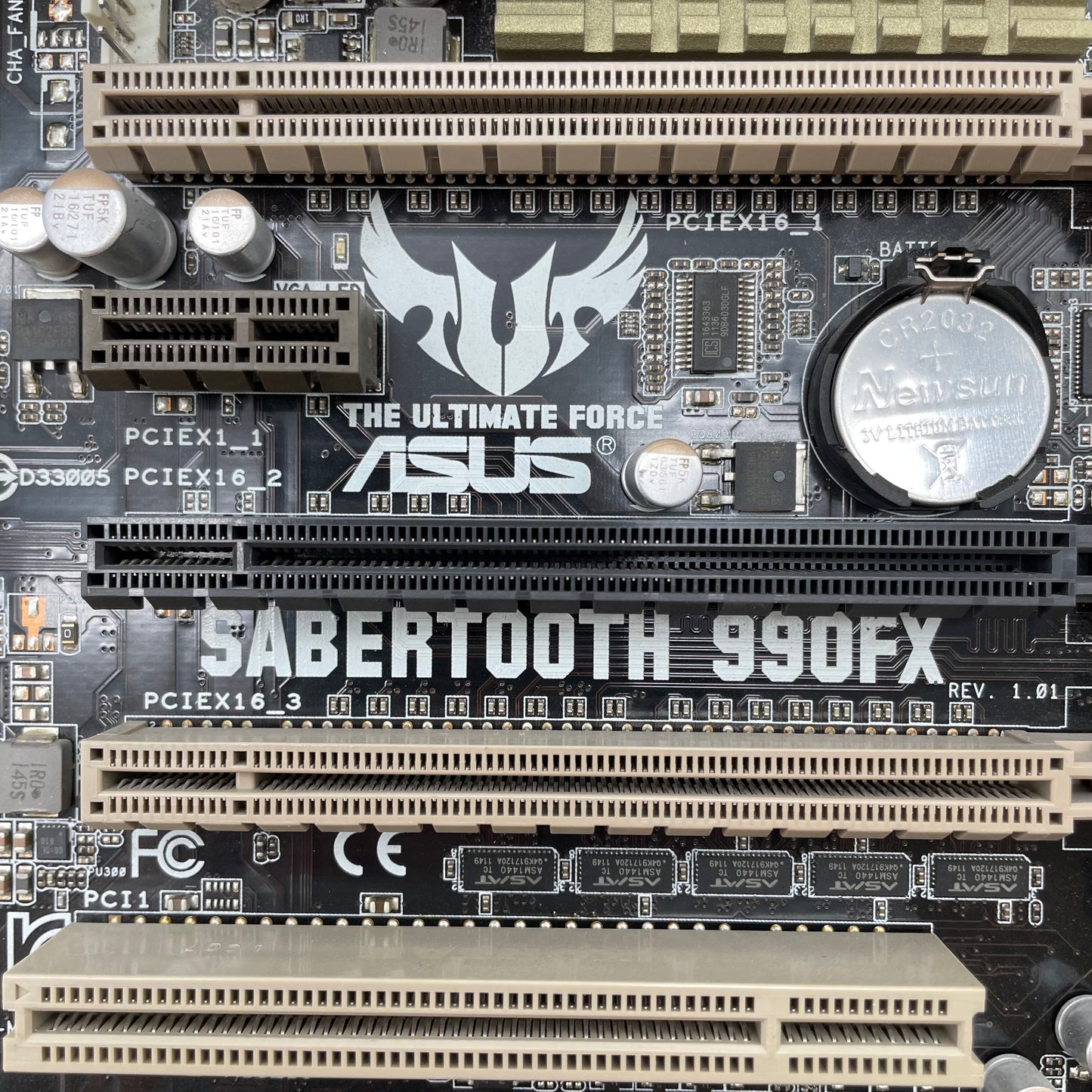ASUS Sabertooth 990FX Rev. 1.01 AM3 Socket ATX Gaming Motherboard